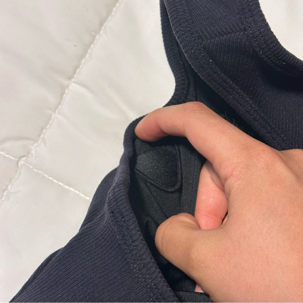 ALO Goddess Ribbed Cropped Racerback Tank - Picture 4 of 6